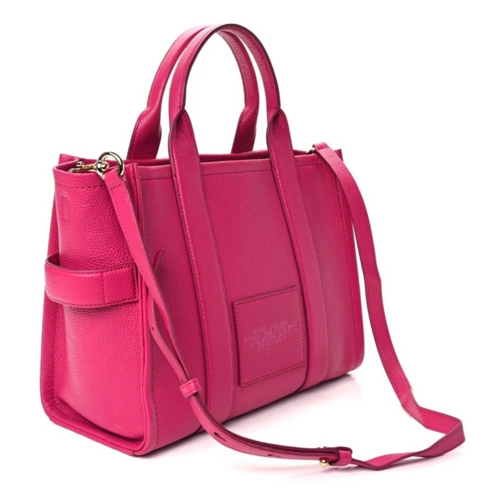 Marc Jacob’s THE LEATHER MEDIUM TOTE BAG in Lipstick Pink - Picture 3 of 16